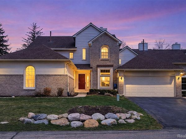 43470 Algonquin Drive , Novi, Mi 48375