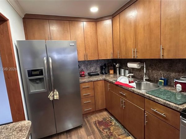 1075 W 68th St, Unit 403, Hialeah, FL 33014