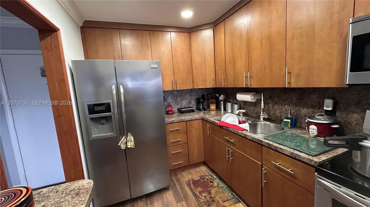 1075 W 68th St, Unit 403, Hialeah, FL 33014 Photo
