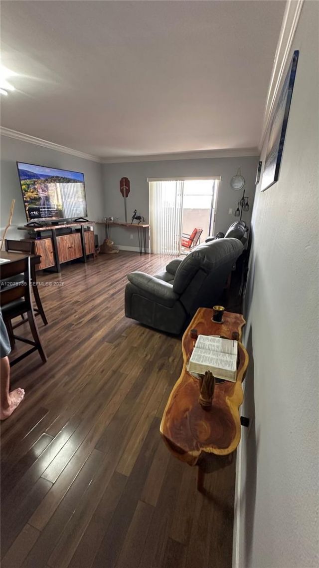 1075 W 68th St, Unit 403, Hialeah, FL 33014 Photo