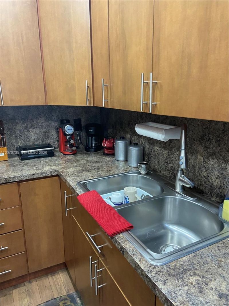 1075 W 68th St, Unit 403, Hialeah, FL 33014 Photo