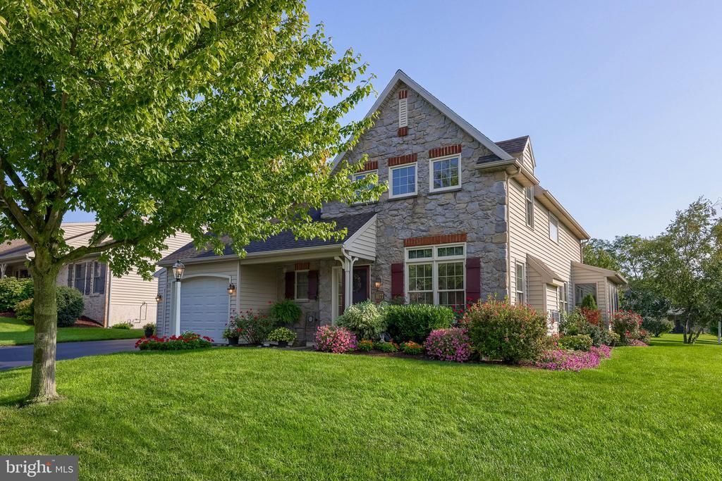 1077 CAMBRIDGE DRIVE , MANHEIM, PA 17545