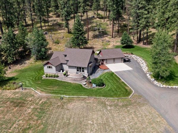 26615 E Moffat Rd, Newman Lake, WA 99025