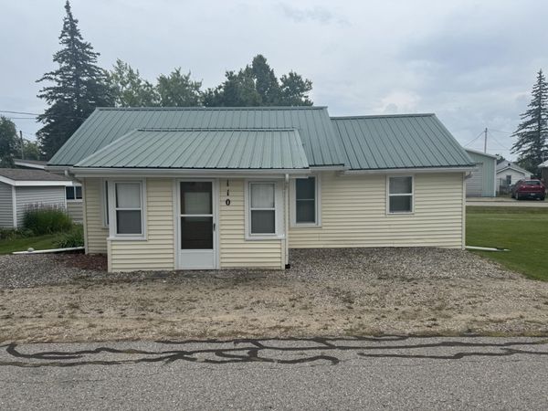 110 Walter Street, Houghton Lake, MI 48629
