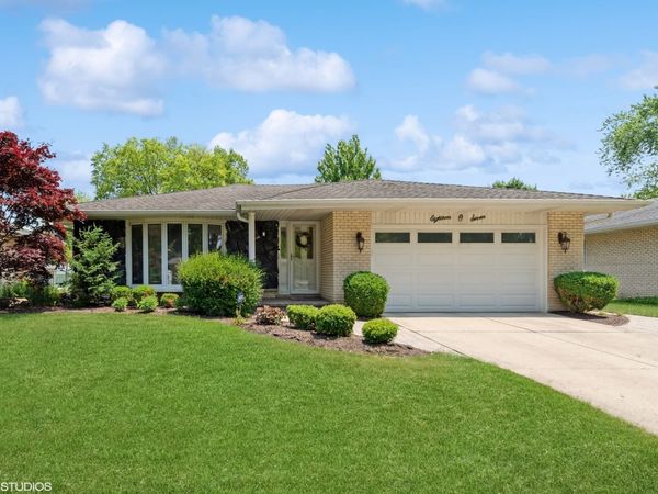1807 N Larch Drive , Mount Prospect, IL 60056