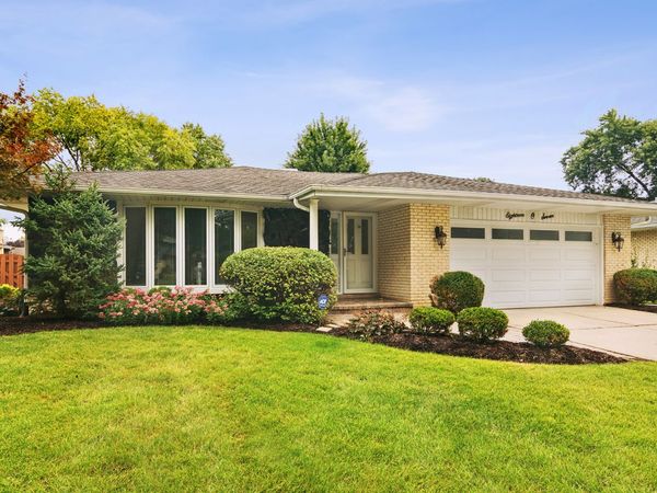 1807 N Larch Drive, Mount Prospect, IL 60056