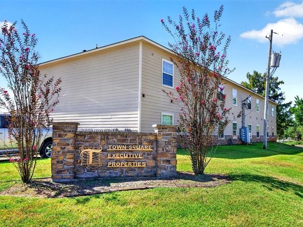 403 Nacogdoches Street , Center, TX 75935