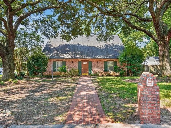 10130 Thornwood Drive, Shreveport, LA 71106