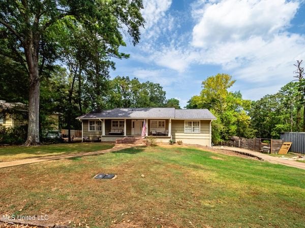 1918 Bellewood Drive, Jackson, MS 39211