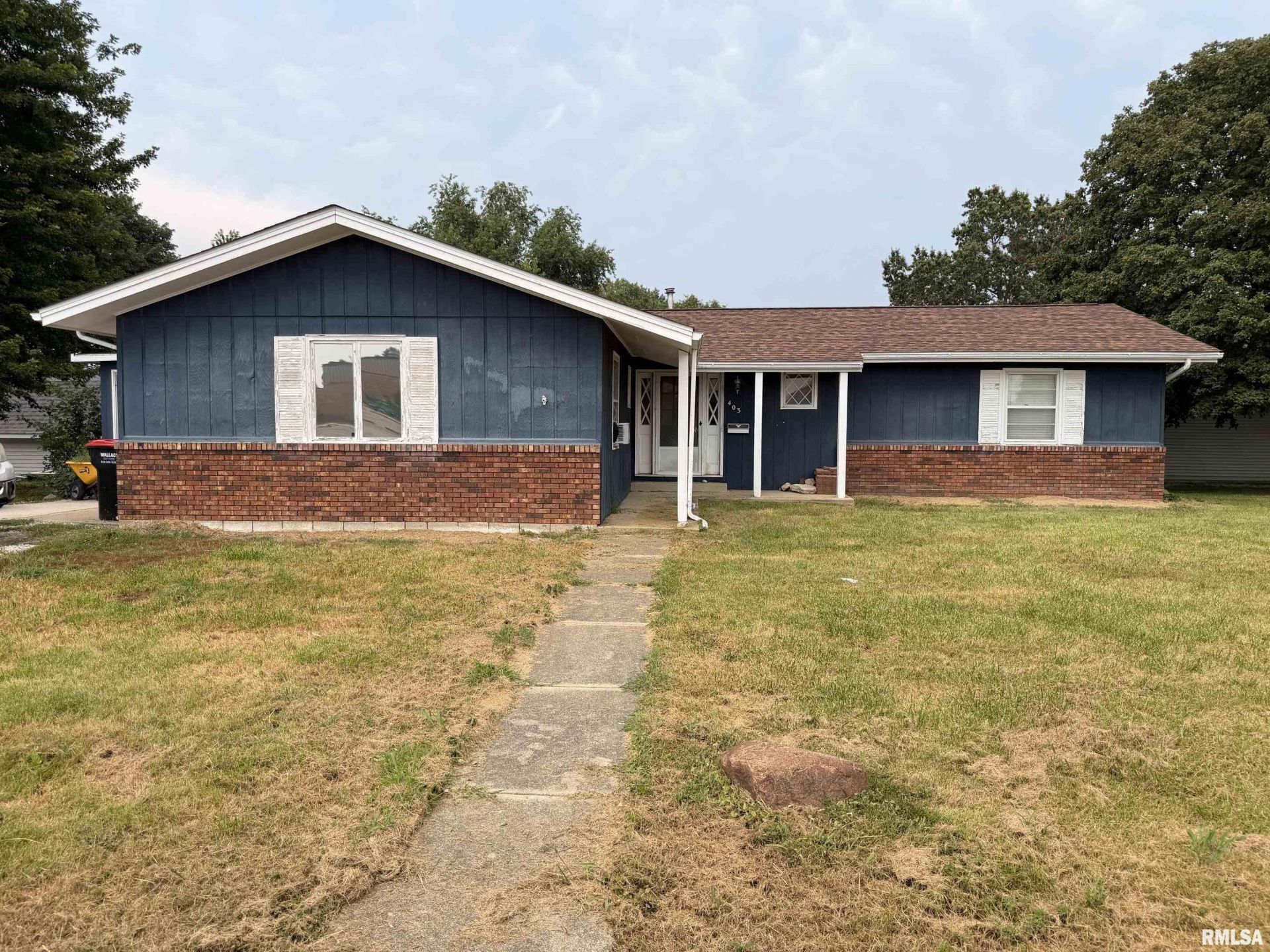 403 E Cole Grove, Assumption, IL 62510 Main Photo