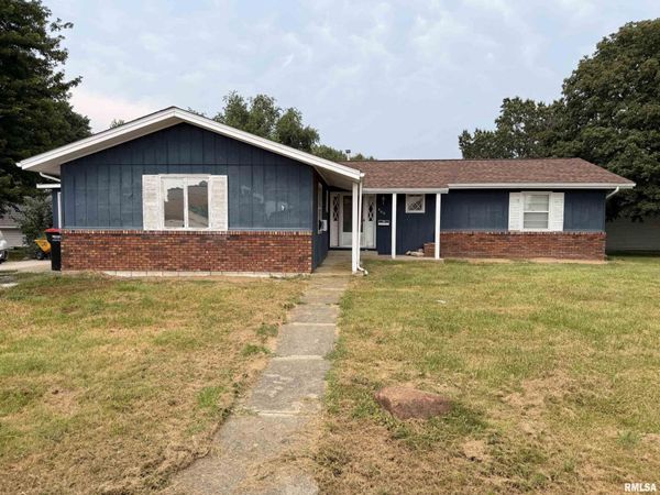 403 E COLE Grove, Assumption, IL 62510
