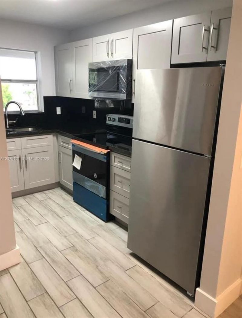 250 Layne Blvd, Unit 307, Hallandale Beach, FL 33009 Photo