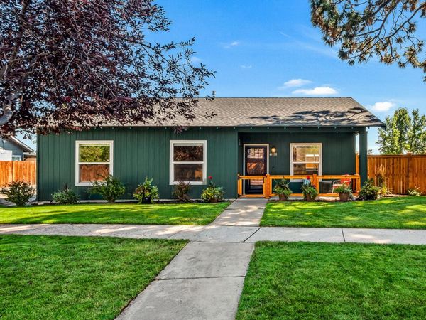 61178 Brookhollow Drive, Bend, OR 97702