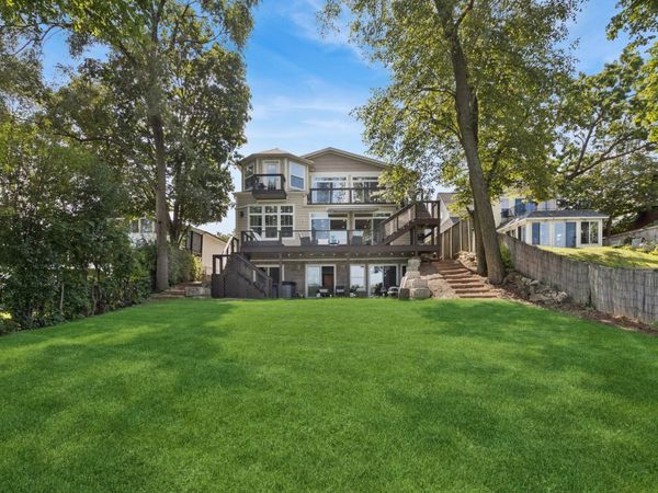 19108 W Lake View Avenue , Mundelein, IL 60060