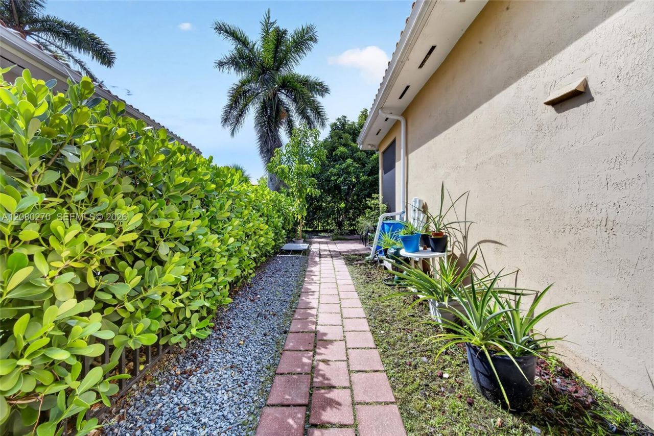 7548 SW 189th St , Cutler Bay, FL 33157 Photo