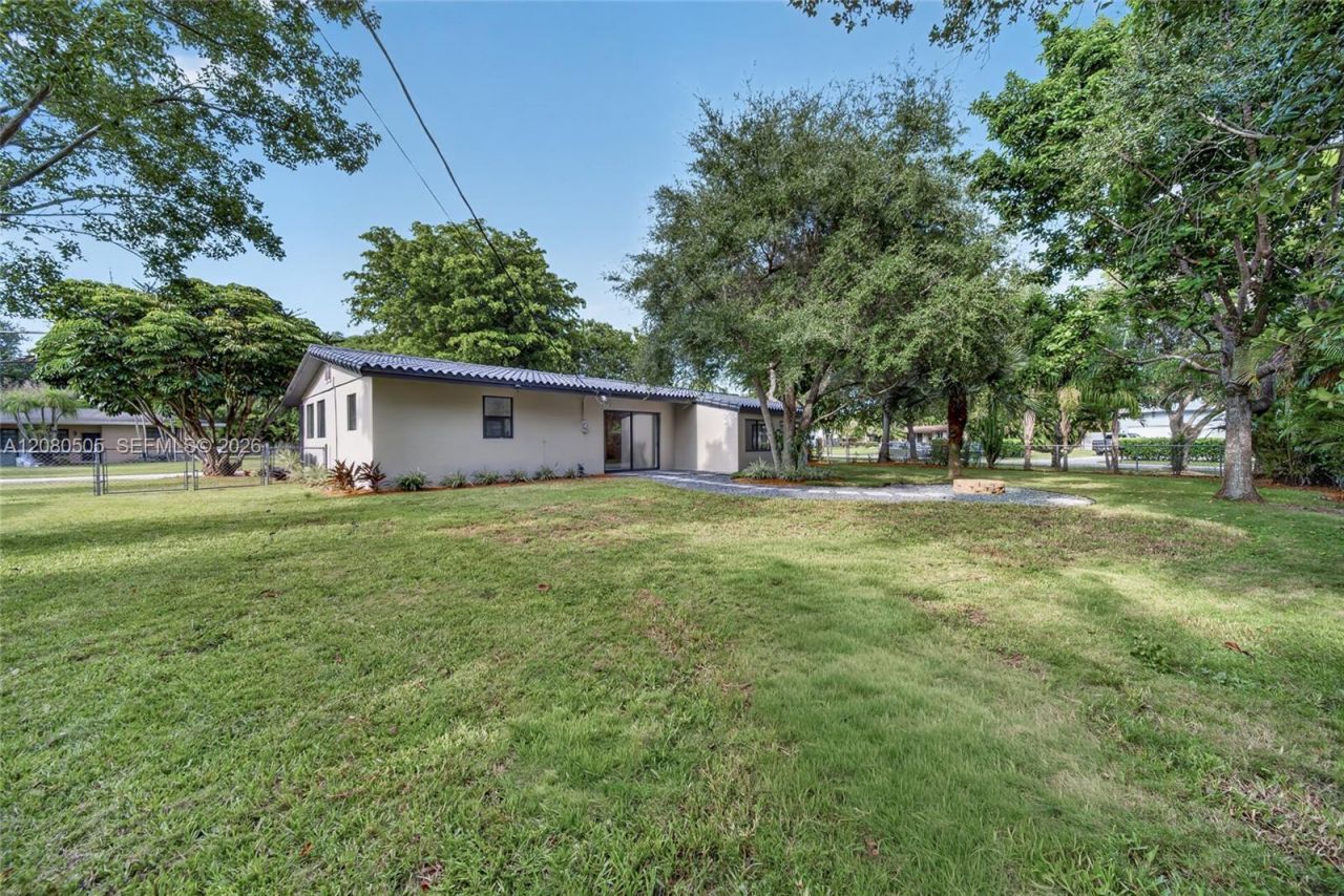 8230 SW 117th Ter, Miami, FL 33156 Photo