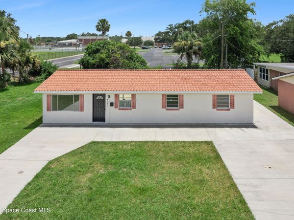 875 Loomis Avenue , Daytona Beach, FL 32114