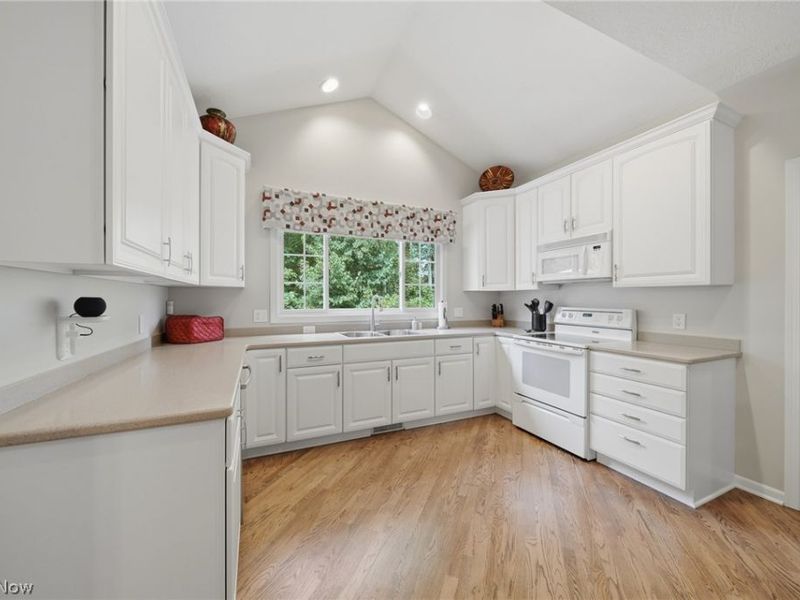 120 Pinehurst Drive, Aurora, OH 44202 Photo 13