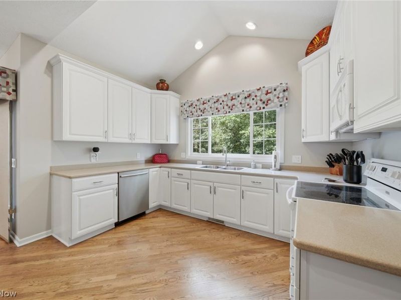 120 Pinehurst Drive, Aurora, OH 44202 Photo 14