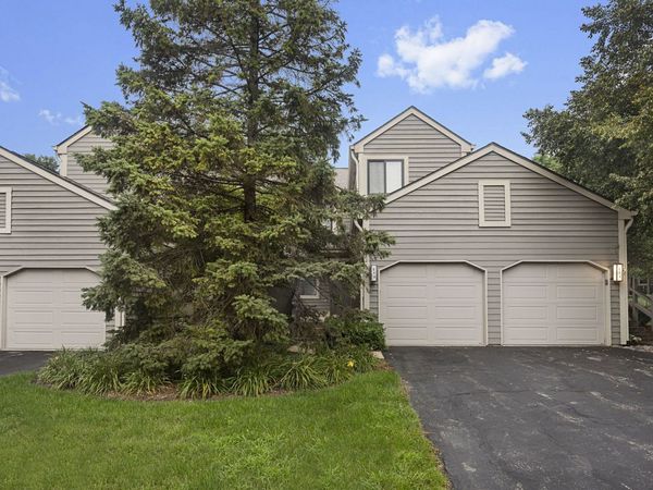488 White Oak Lane , Lake Barrington, IL 60010