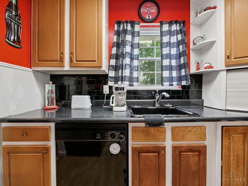 3394 Amberway Court, Cincinnati, OH 45251 Photo 12