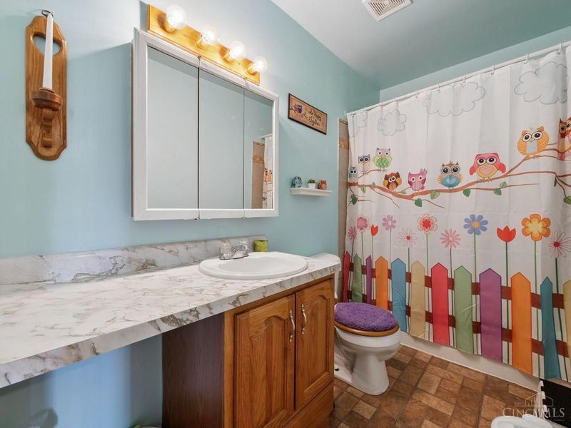 3394 Amberway Court, Cincinnati, OH 45251 Photo 20