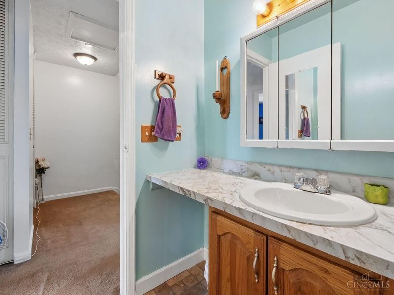 3394 Amberway Court, Cincinnati, OH 45251 Photo 21