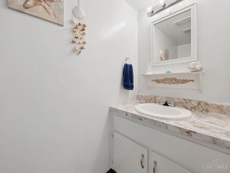3394 Amberway Court, Cincinnati, OH 45251 Photo 26