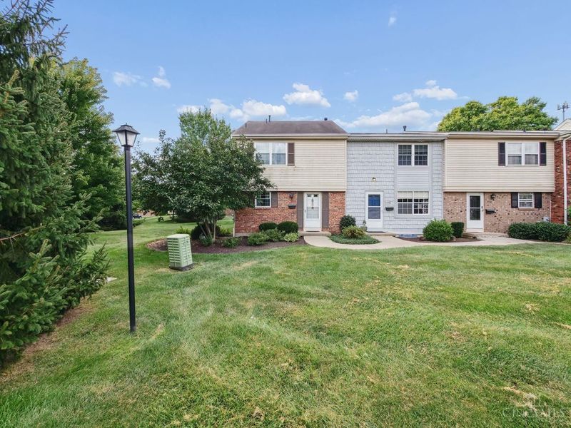 3394 Amberway Court, Cincinnati, OH 45251 Photo 3