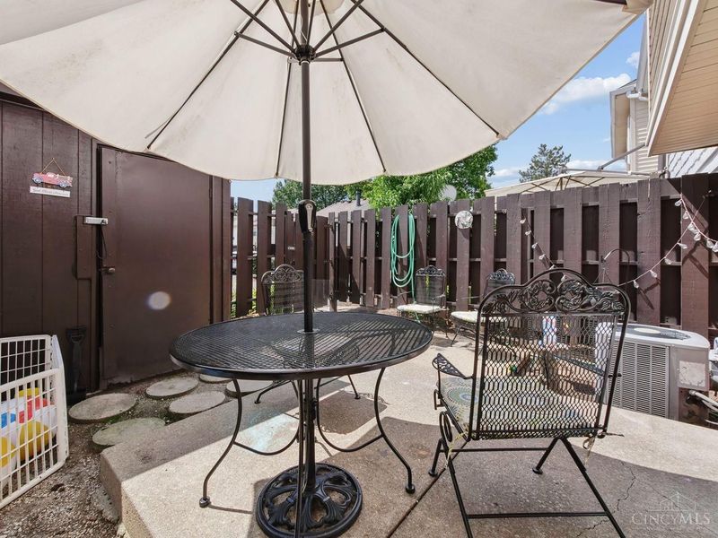 3394 Amberway Court, Cincinnati, OH 45251 Photo 32