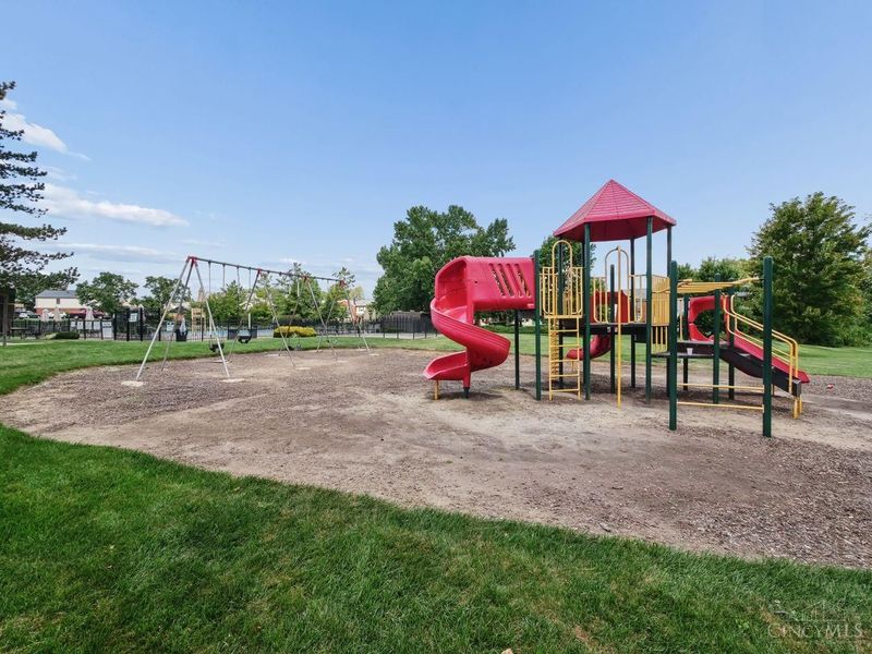 3394 Amberway Court, Cincinnati, OH 45251 Photo 37