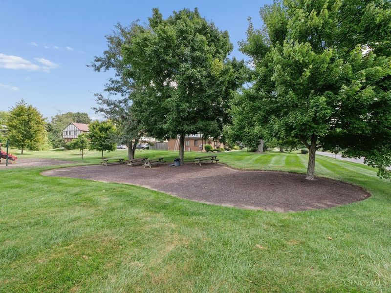 3394 Amberway Court, Cincinnati, OH 45251 Photo 39