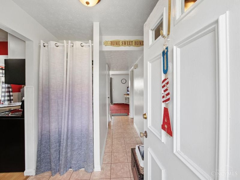 3394 Amberway Court, Cincinnati, OH 45251 Photo 7