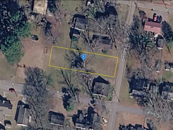 203 Maple Ave , Jasper, TN 37347