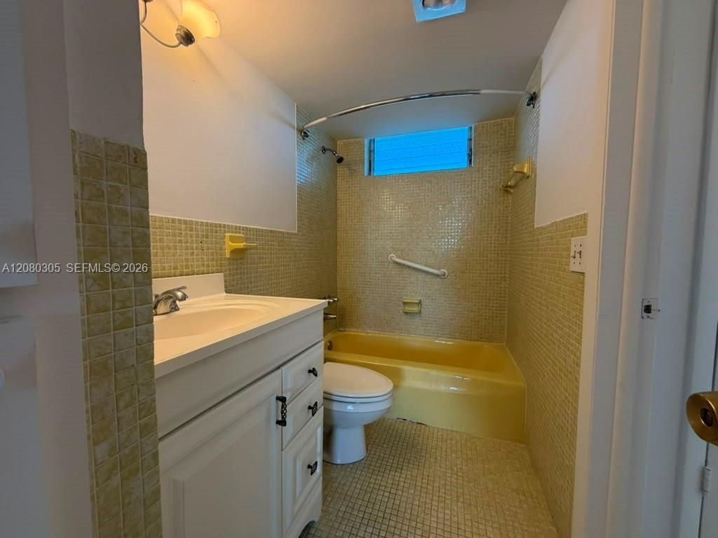 2861 Leonard Dr , Unit F608, Aventura, FL 33160 Photo