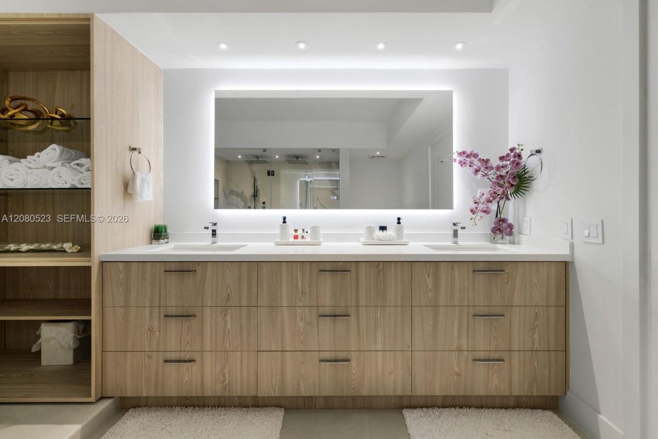 450 Alton Rd , Unit 2505, Miami Beach, FL 33139 Photo
