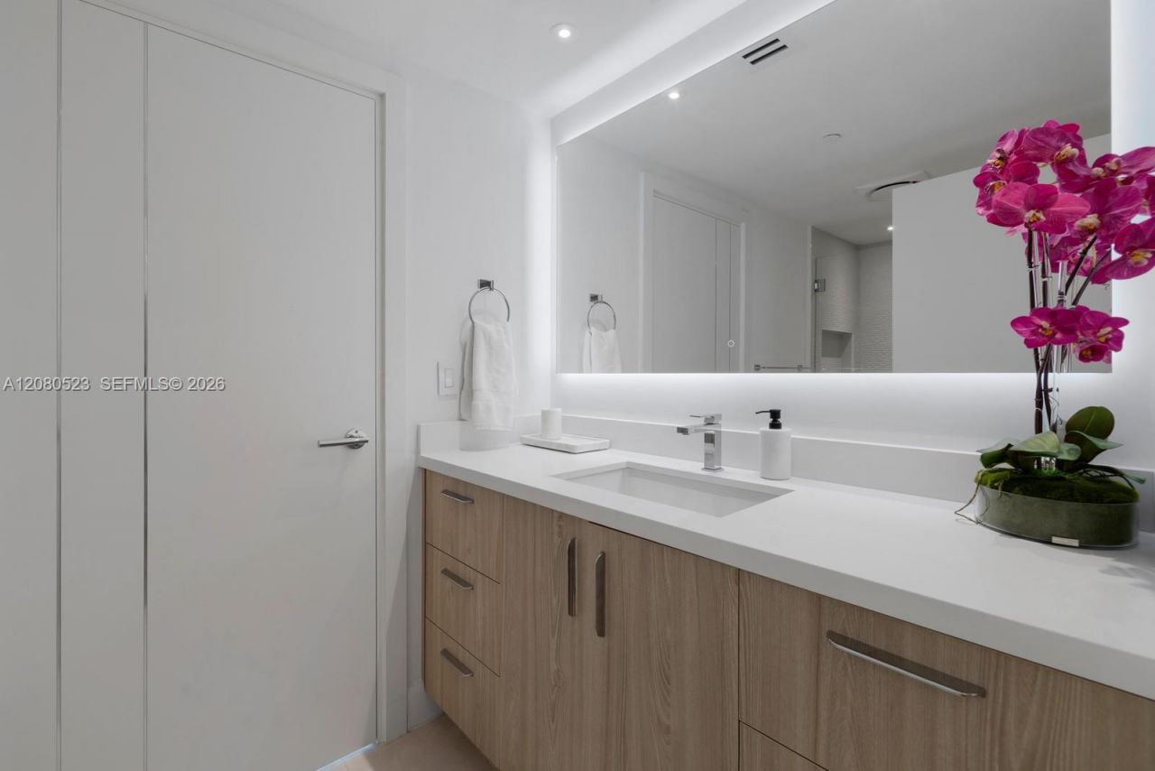 450 Alton Rd , Unit 2505, Miami Beach, FL 33139 Photo
