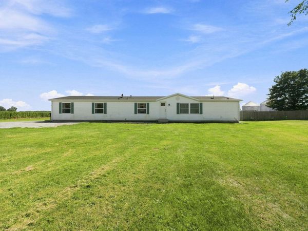 11946 US 6 Highway, Syracuse, IN 46567