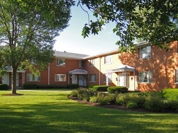 1332 Greenwillow Lane , Unit 1, Glenview, IL 60025