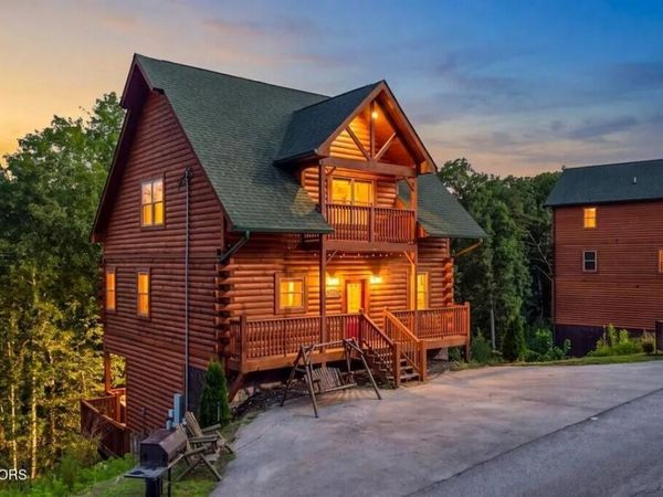 2225 Wingspan Drive, Sevierville, TN 37876