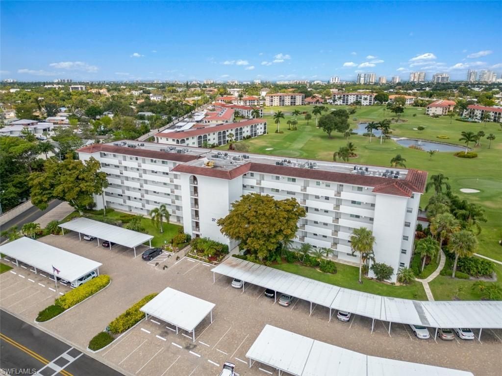 37 High Point Cir E, Unit 208, Naples, FL 34103 Photo
