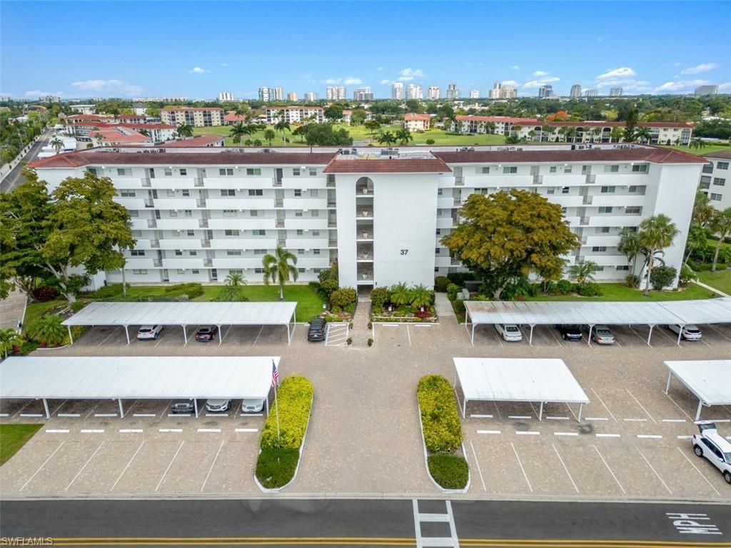 37 High Point Cir E, Unit 208, Naples, FL 34103 Photo