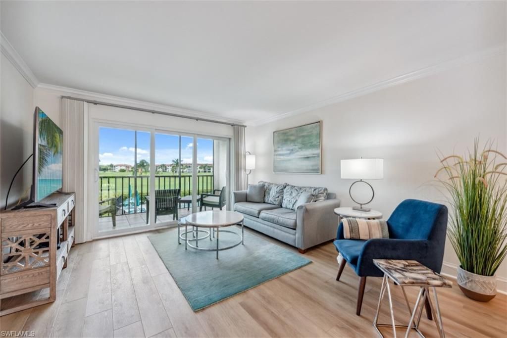 37 High Point Cir E, Unit 208, Naples, FL 34103 Photo