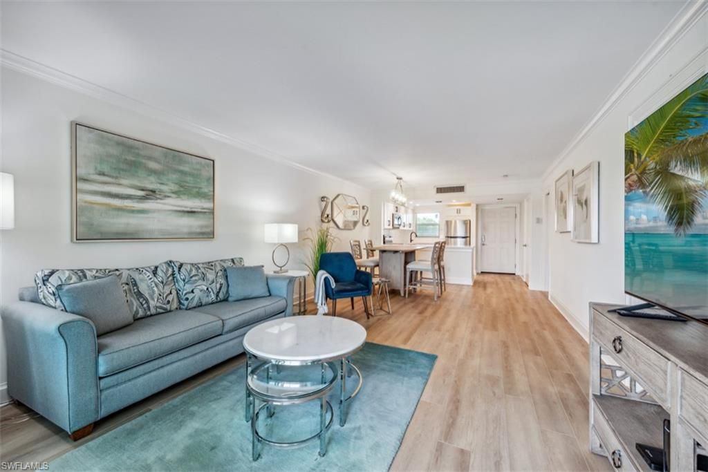37 High Point Cir E, Unit 208, Naples, FL 34103 Photo