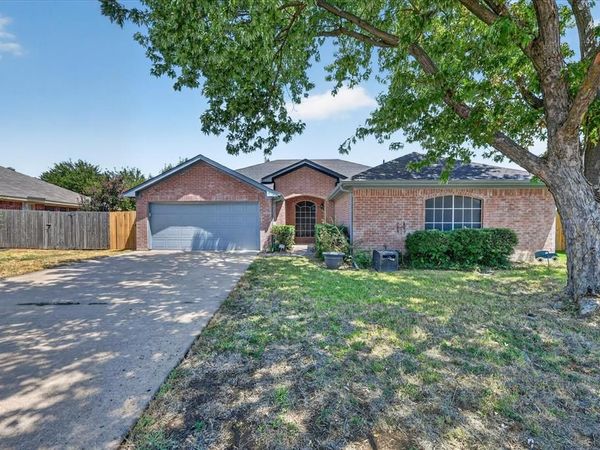 279 Vaden Avenue, Burleson, TX 76028