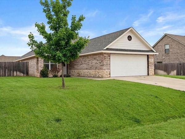 3331 Arrow Creek Drive, Granbury, TX 76049