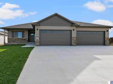 805 Regiment Road, Lincoln, NE 68527