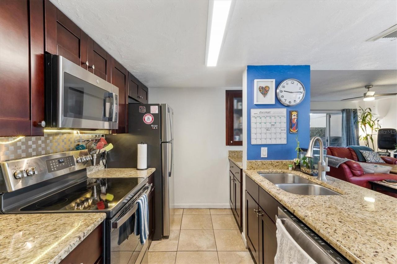 903 Byron Lane, Sarasota, FL 34243 Photo