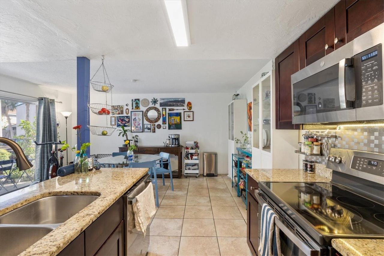 903 Byron Lane, Sarasota, FL 34243 Photo