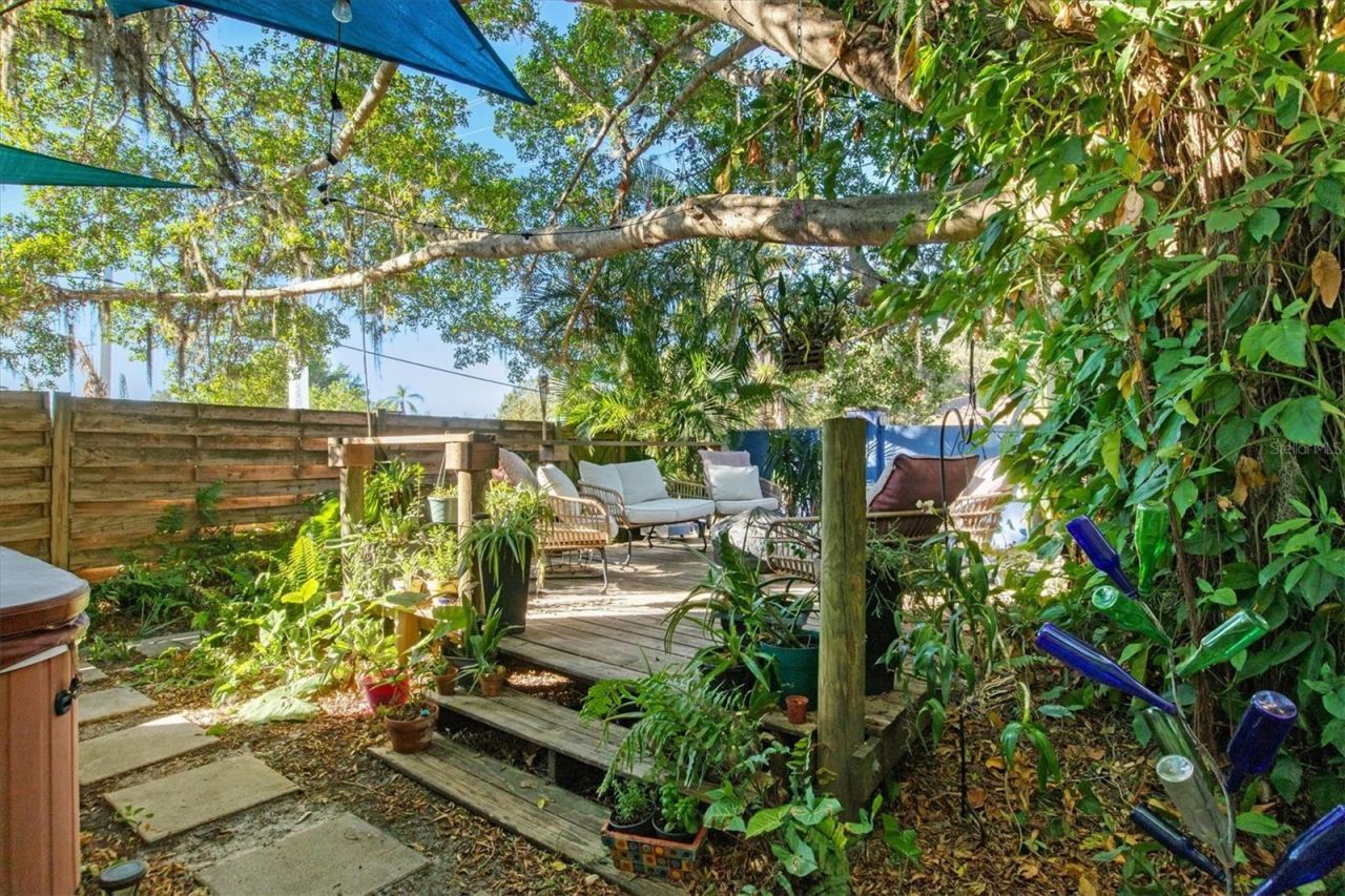 903 Byron Lane, Sarasota, FL 34243 Photo